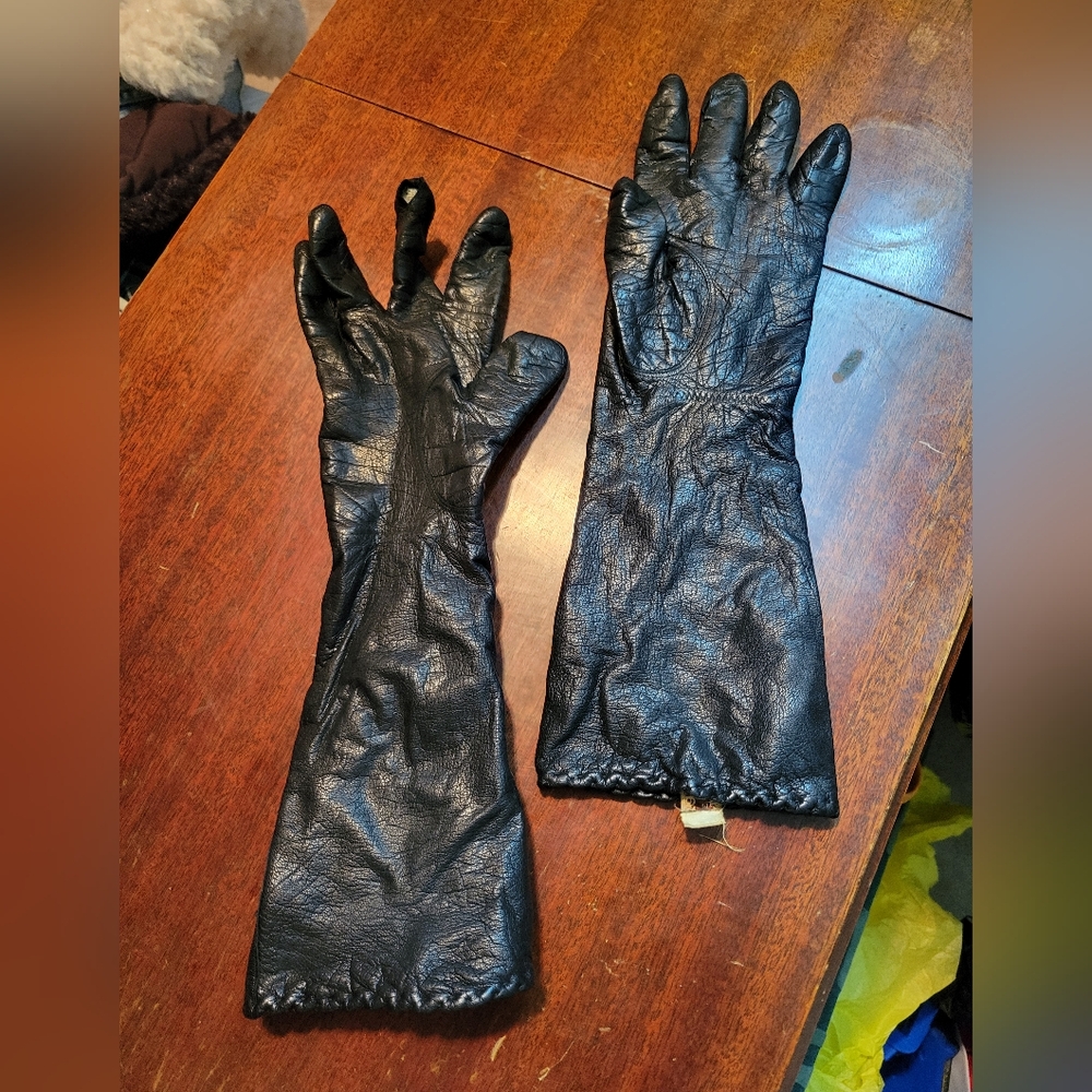 Vintage Black Mid Length Leather Gloves